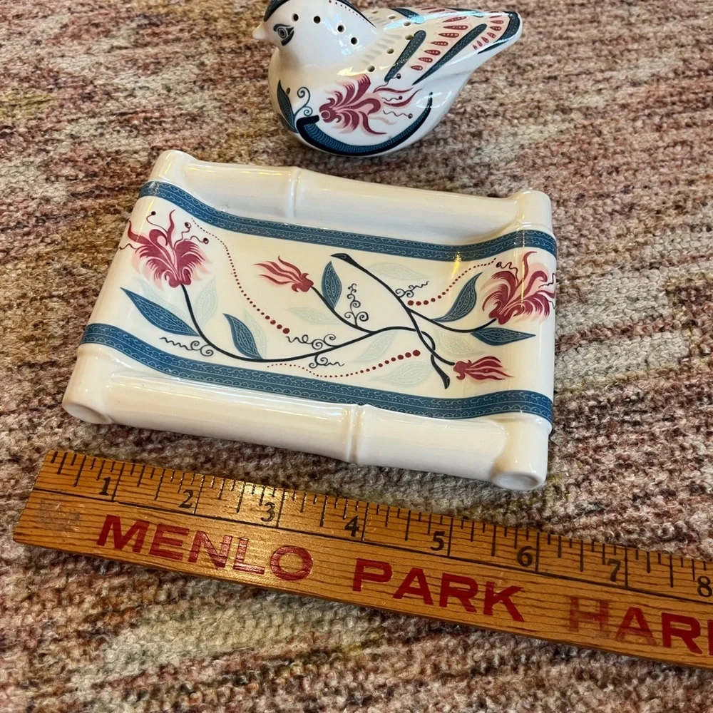 Elizabeth Arden Royal Pavilion at Brighton Porcelain Dove Pomander Set Vintage